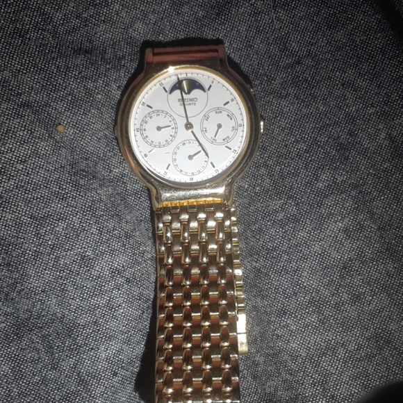 Watch - Picture 3 of 3